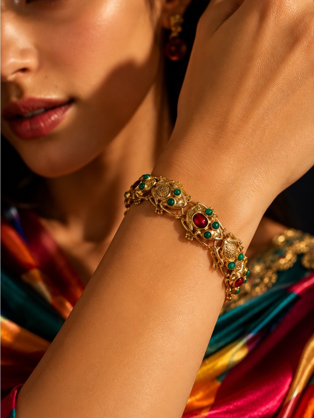Vintage 18K Gold Plated frog bracelet with Natural stone eyes - Picture 9 of 10